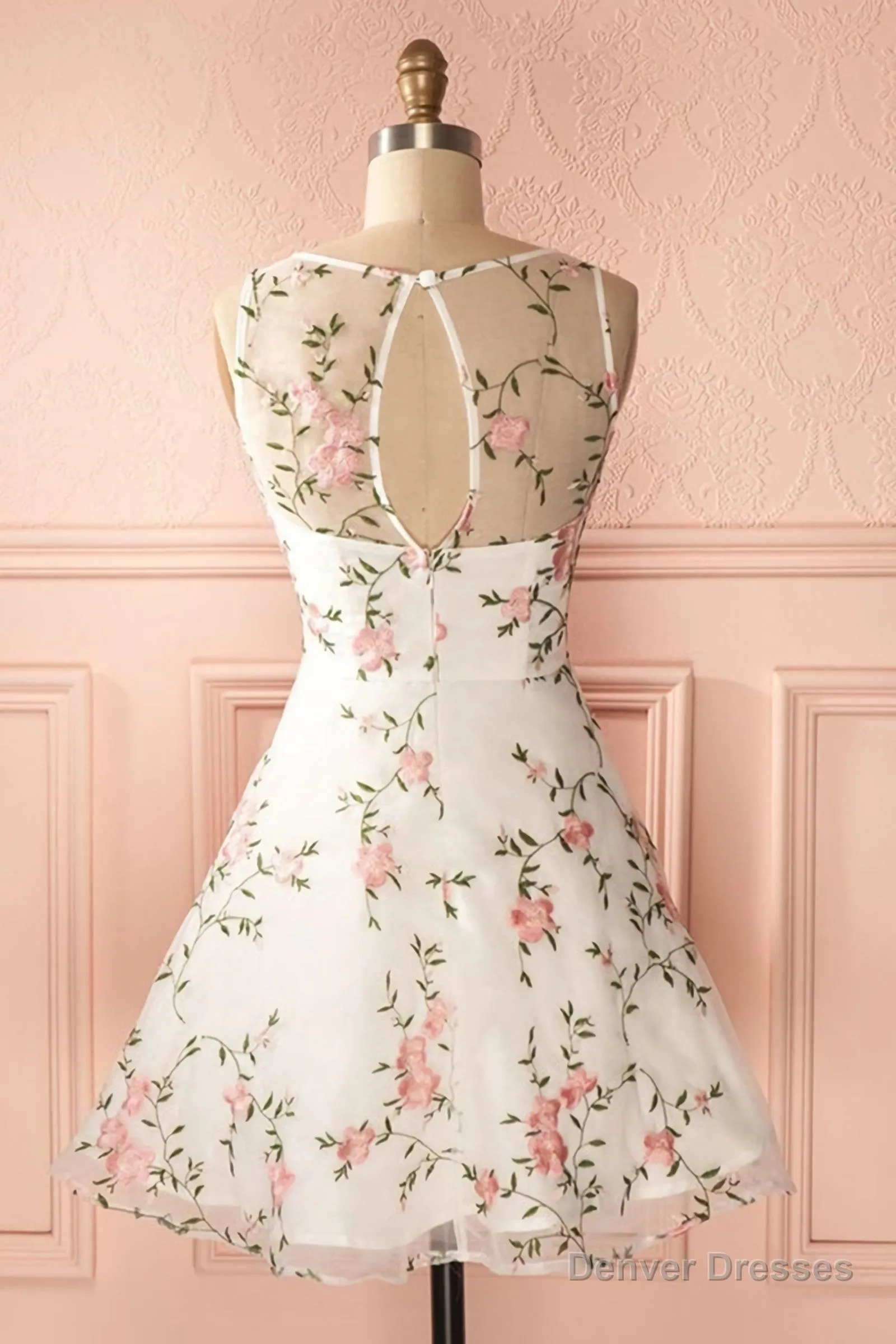 A Line Round Neck Floral Lace White Short Lace Appliques White White Homecoming Dresses