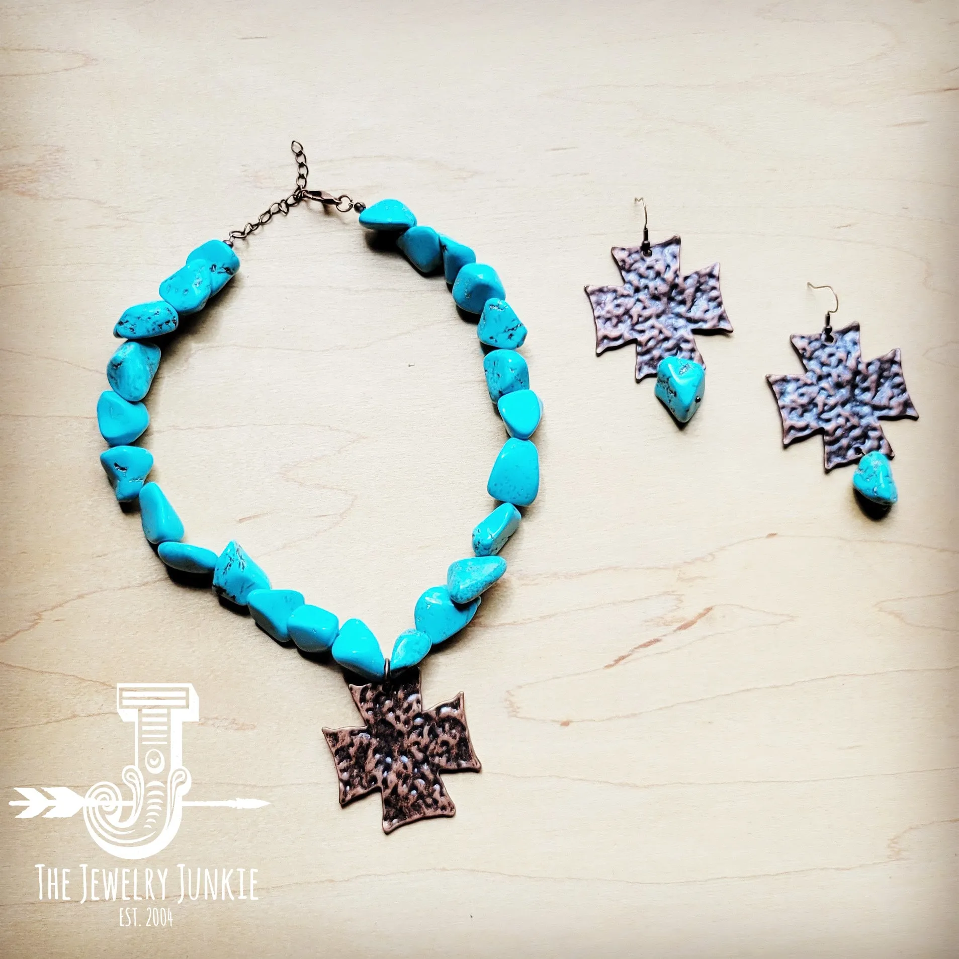 **Chunky Blue Turquoise Collar Necklace w/ Cross Pendant 258x