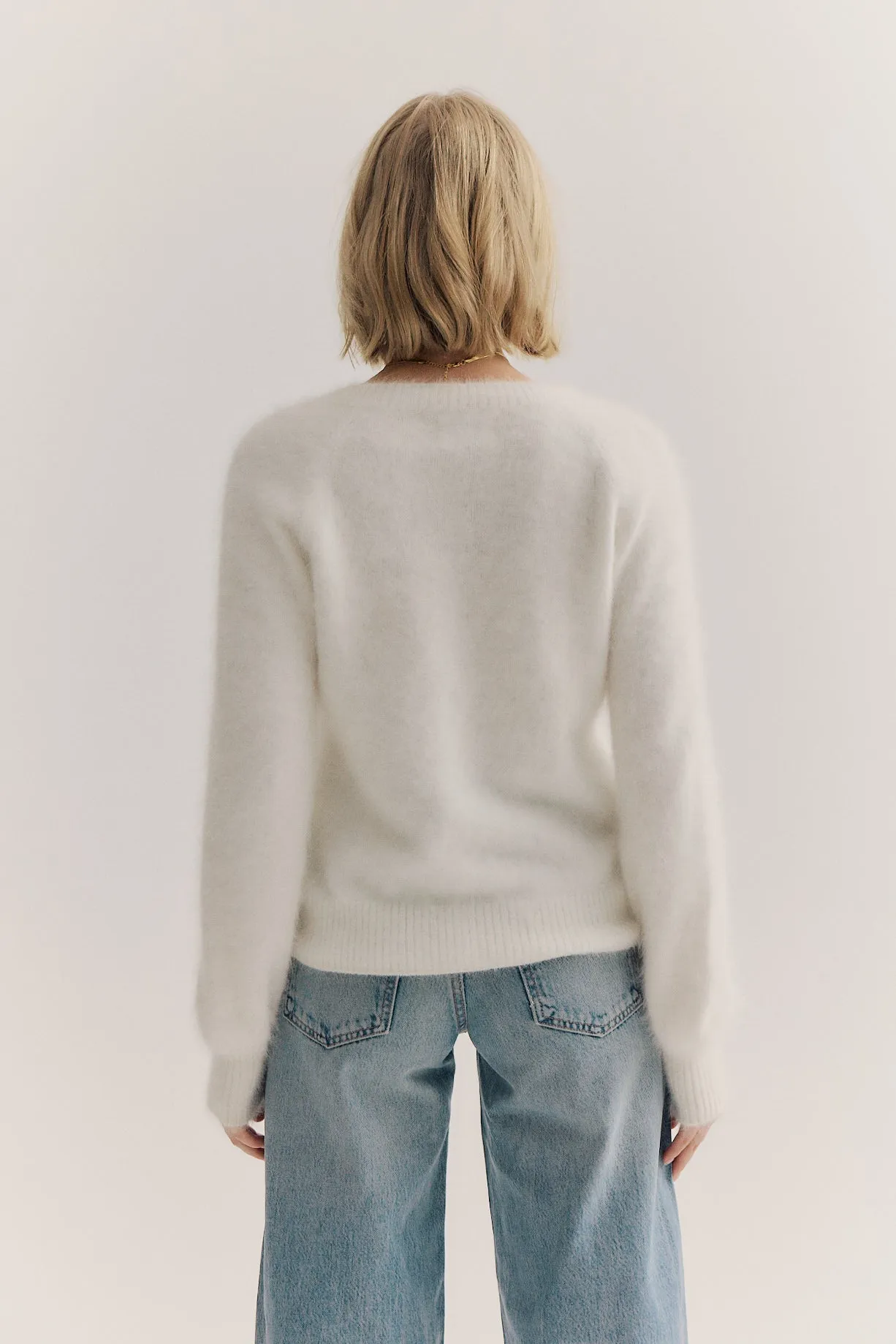 Isabella V Neck - Snow